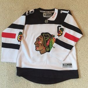 White Blackhawks Toews jersey